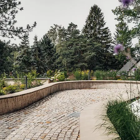 Zlaty Slavik - Luxurious With Villa Jevany