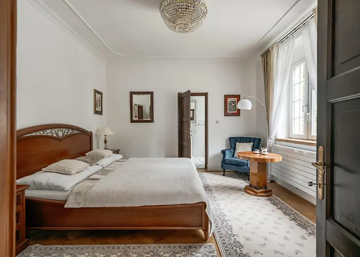 Zlaty Slavik - Luxurious With Villa Jevany